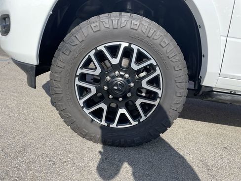 Used 2025 RAM 2500 Limited AWD/4WD image 9