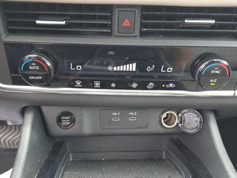Used 2025 Nissan Rogue SV FWD image 20