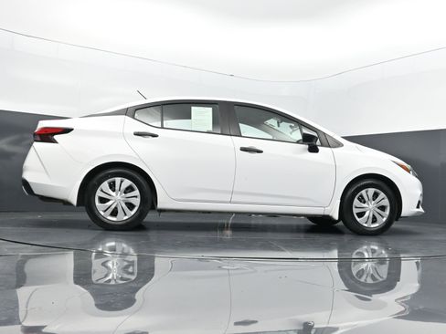 Used 2021 Nissan Versa S image 39