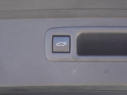 Used 2020 Toyota Highlander XLE FWD image 50