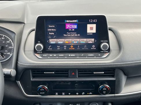 Used 2025 Nissan Rogue SV image 17