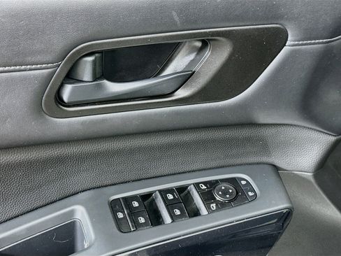 Used 2023 Nissan Pathfinder S AWD/4WD image 15