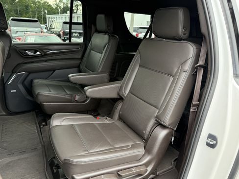 Used 2023 GMC Yukon XL Denali RWD image 34