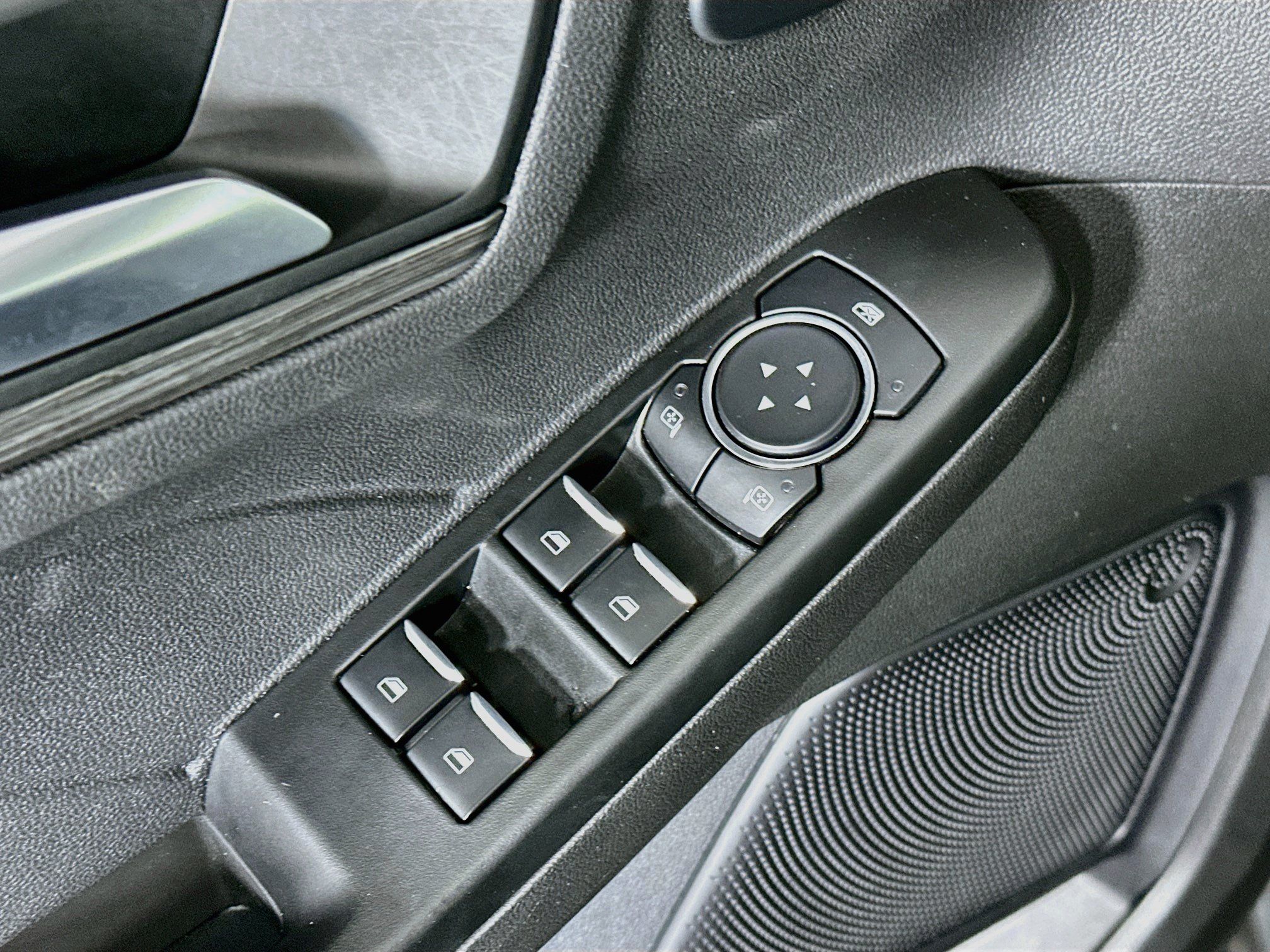 Used 2025 Ford Escape Platinum AWD/4WD image 15