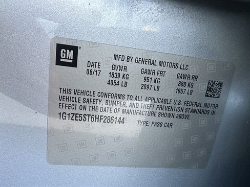 Used 2017 Chevrolet Malibu LT FWD image 33