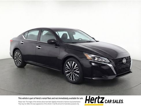 Used 2024 Nissan Altima 2.5 SV image 1