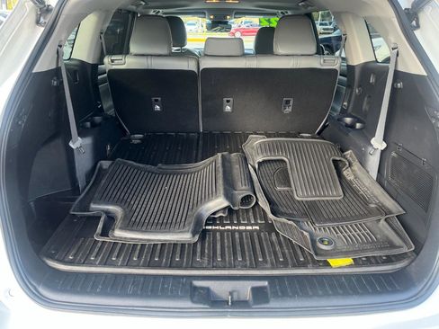 Used 2022 Toyota Highlander XLE image 18