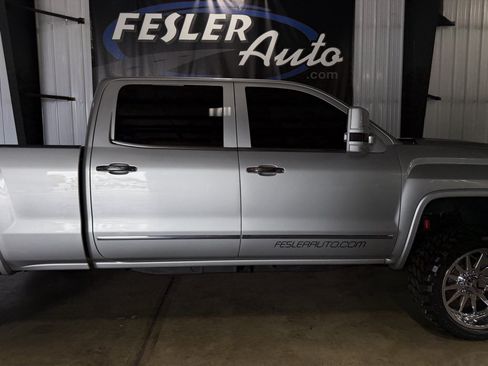 Used 2017 GMC Sierra 2500 SLT w/ Duramax Plus Package AWD/4WD image 40