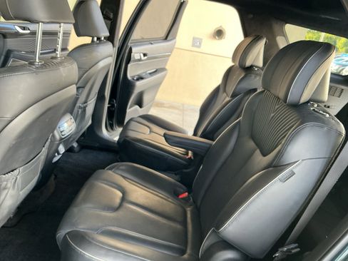 Used 2023 Hyundai Palisade Calligraphy image 13