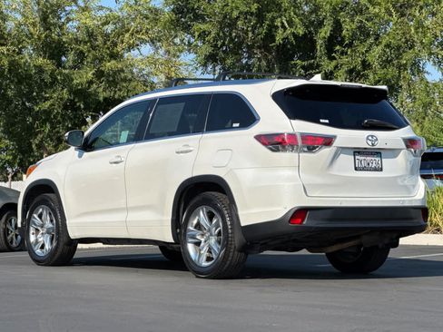 Used 2015 Toyota Highlander Limited w/ Driver Technology Package AWD/4WD image 7