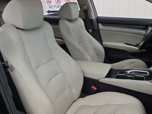 Used 2018 Honda Accord Touring image 36