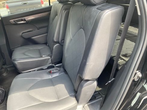 Used 2025 Toyota Highlander Platinum AWD/4WD image 13