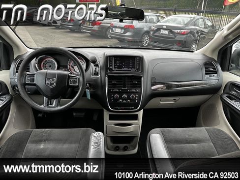 Used 2018 Dodge Grand Caravan SE FWD image 7