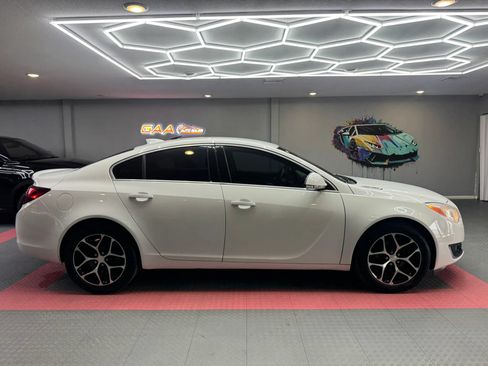Used 2017 Buick Regal Sport Touring FWD image 8