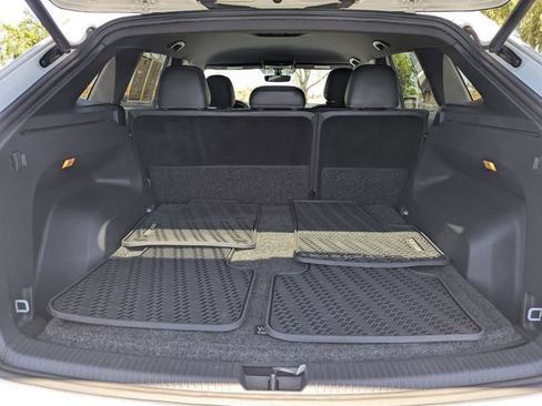 Used 2021 Volkswagen Atlas Cross Sport SE FWD image 15