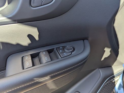 Certified 2025 Buick Enclave Preferred image 29