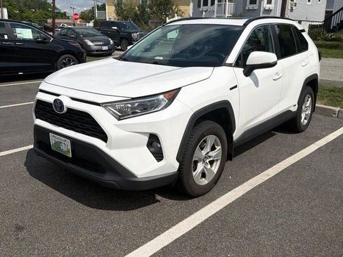 Used 2020 Toyota RAV4 XLE w/ Convenience Package AWD/4WD image 4
