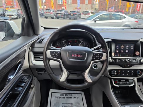 Used 2024 GMC Terrain SLE FWD image 19