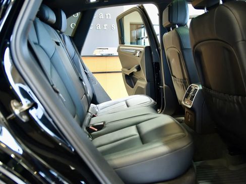 Used 2023 Porsche Macan S image 26