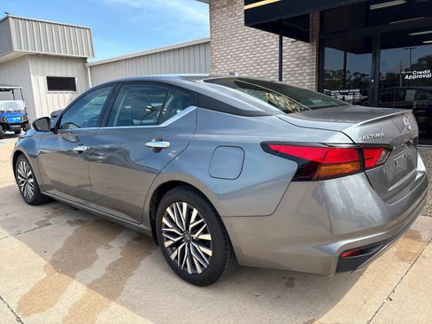 Used 2023 Nissan Altima 2.5 SV image 10
