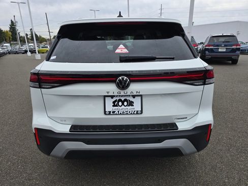 New 2026 Volkswagen Tiguan SE image 5