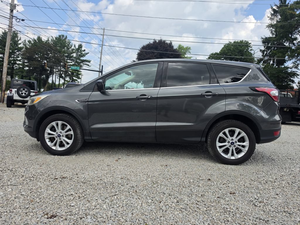 Used 2017 Ford Escape SE w/ SE Cold Weather Package AWD/4WD image 2