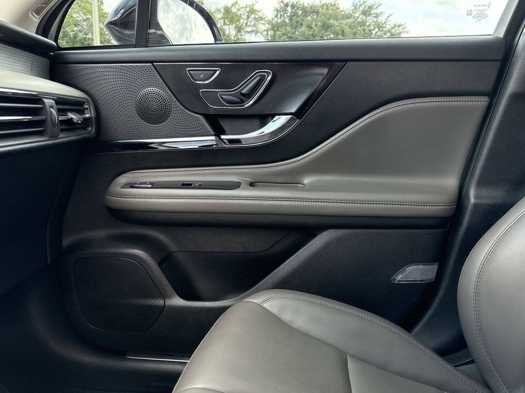 Used 2023 Lincoln Corsair FWD image 25