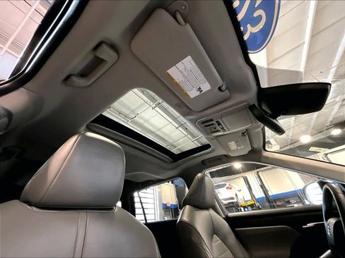 Used 2023 Toyota Highlander XLE image 23