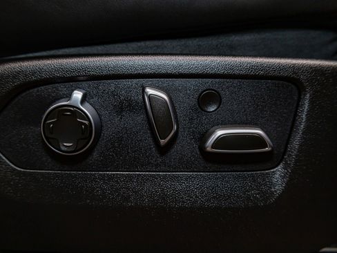 Used 2025 Cadillac Escalade V image 31