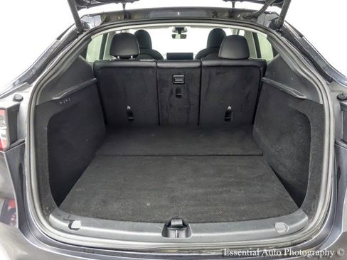 Used 2024 Tesla Model Y Long Range image 38