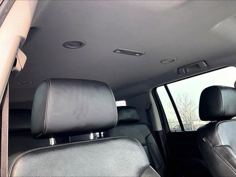 Used 2015 Chevrolet Suburban LT image 21