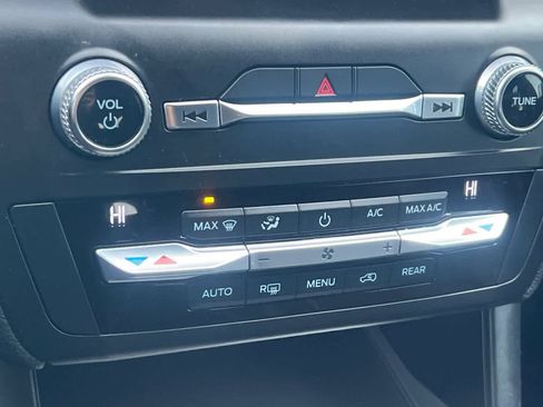 Certified 2020 Ford Explorer XLT w/ Equipment Group 202A image 21