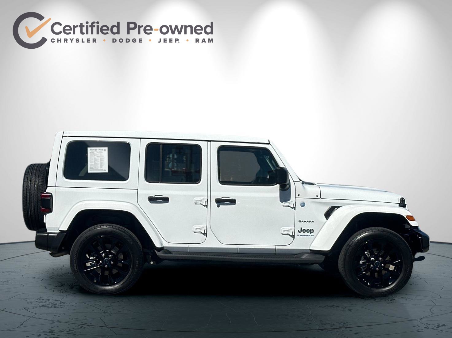 Used 2024 Jeep Wrangler Unlimited Sahara w/ Technology Group AWD/4WD image 3