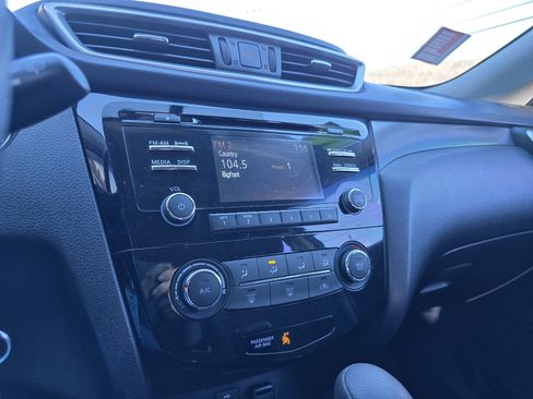 Used 2016 Nissan Rogue S image 22