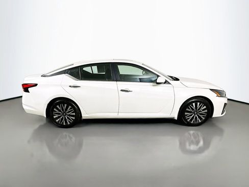 Used 2024 Nissan Altima 2.5 SV w/ SV Premium Package image 7
