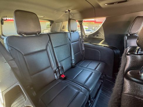 Used 2024 Chevrolet Suburban Z71 w/ Luxury Package AWD/4WD image 27
