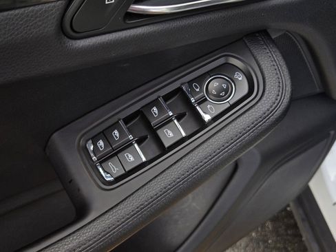 Used 2024 Porsche Macan image 10