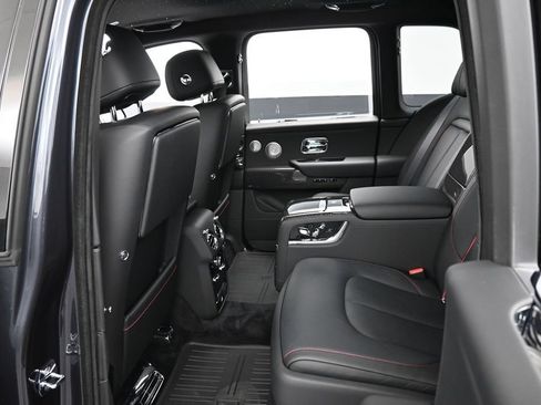 Certified 2024 Rolls-Royce Cullinan Black Badge AWD/4WD image 26