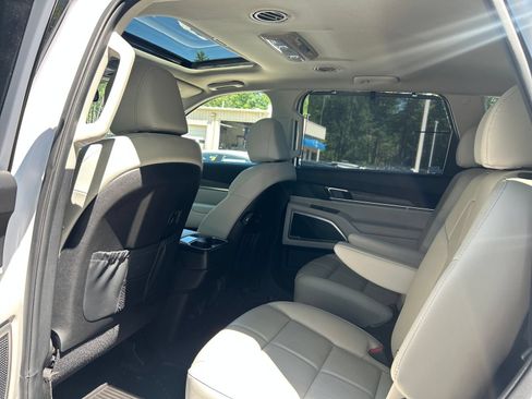 Used 2021 Kia Telluride EX w/ EX Premium Package AWD/4WD image 22