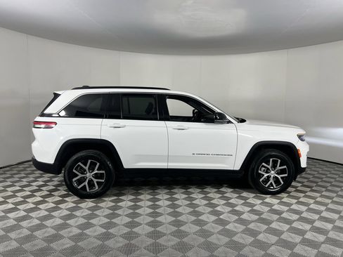 Certified 2024 Jeep Grand Cherokee Limited image 3