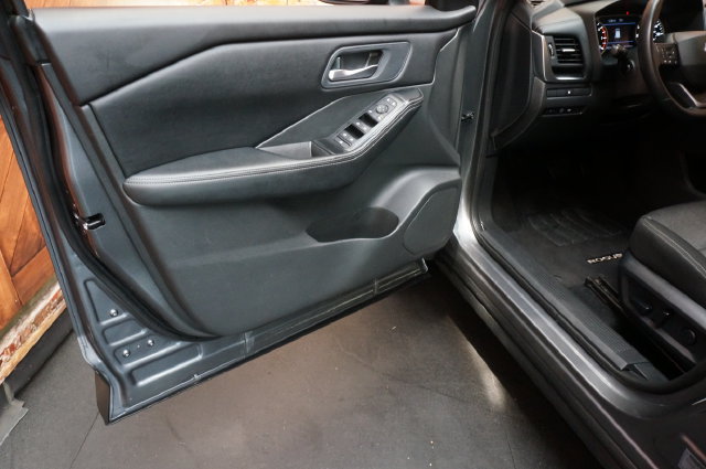 Certified 2025 Nissan Rogue SV AWD/4WD image 32