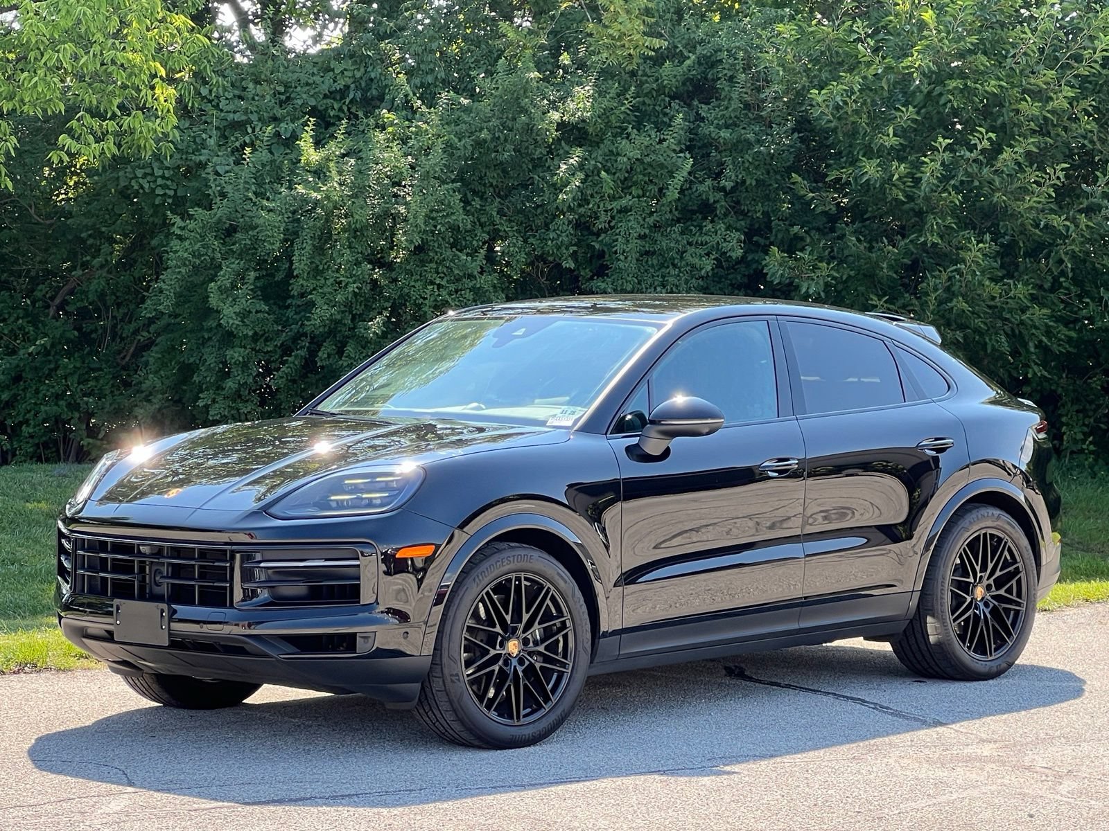 Certified 2024 Porsche Cayenne Coupe AWD/4WD image 1