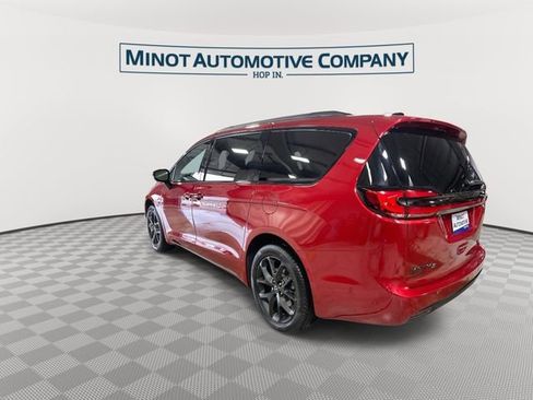 Used 2025 Chrysler Pacifica Limited w/ Uconnect Theater Family Group AWD/4WD image 6