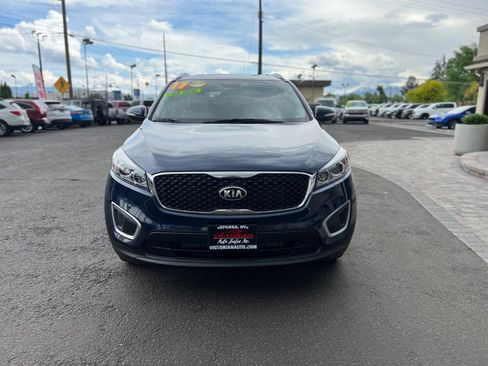 Used 2017 Kia Sorento LX V6 AWD image 2