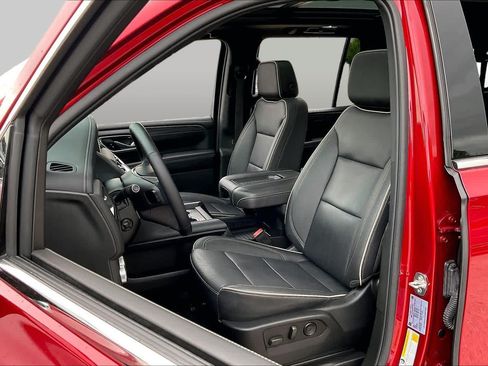 Certified 2024 GMC Yukon SLT w/ SLT Luxury Package RWD image 8