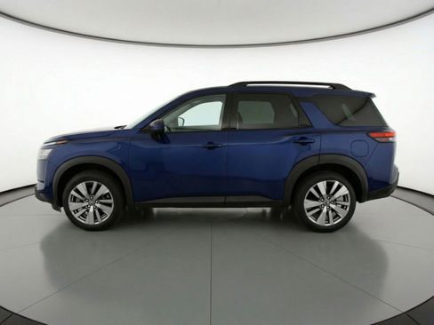 Used 2025 Nissan Pathfinder SV image 5