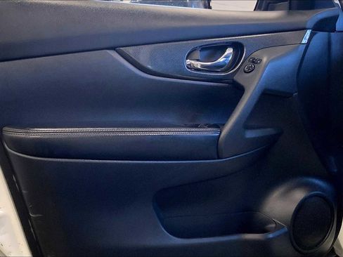 Used 2016 Nissan Rogue SL w/ SL Premium Package image 22