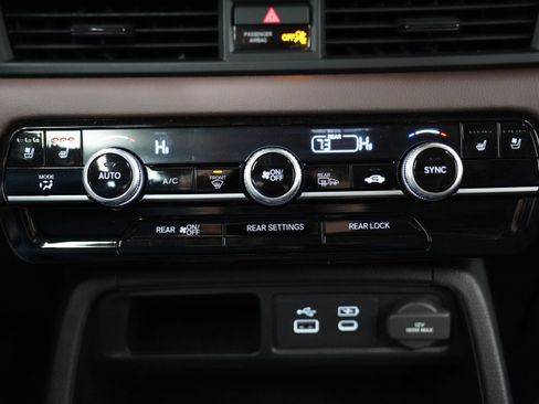 Used 2025 Honda Pilot Elite image 31