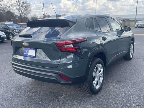 Used 2025 Chevrolet Trax LS image 3