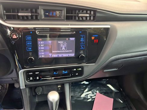 Used 2019 Toyota Corolla LE image 16